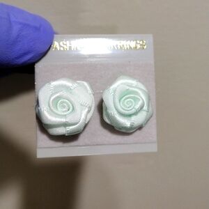 Women's Stunning Silver tone Fabric Light Green Flower Design Stud Earrings 0.75